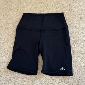 Black alo biker shorts